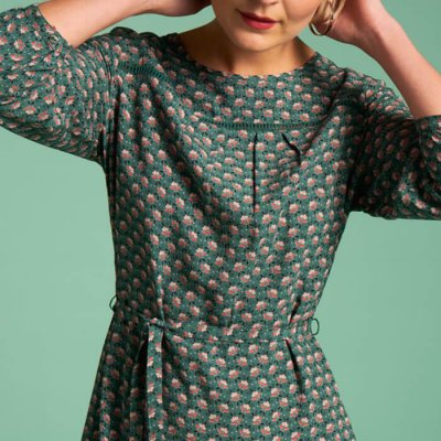 Blommig klänning grön