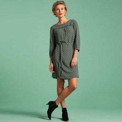 Blommig grön klänning