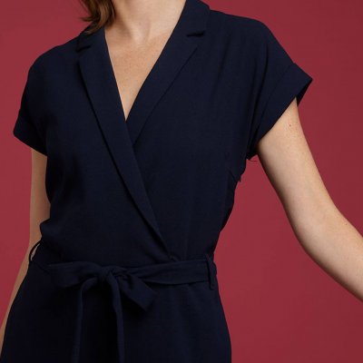 marinblå jumpsuit