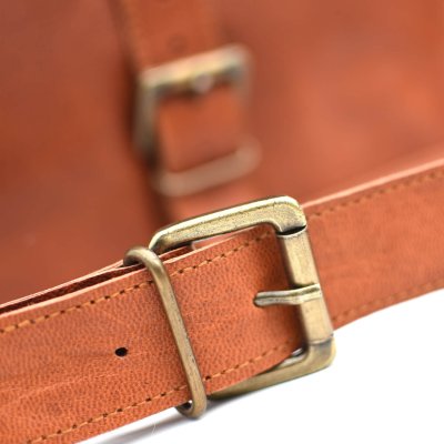 Skinnveske retro messingsbeslag