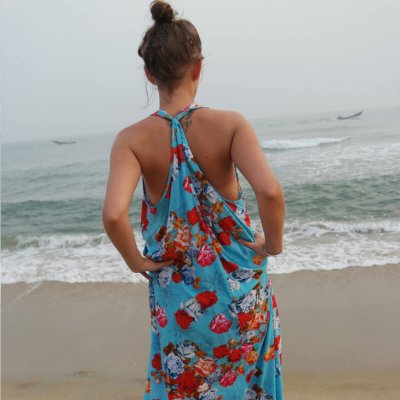 Blommig strandklänning