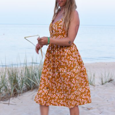 Blommig Lotta, Klänning