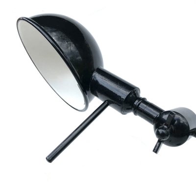 svart vegglampe med ledd
